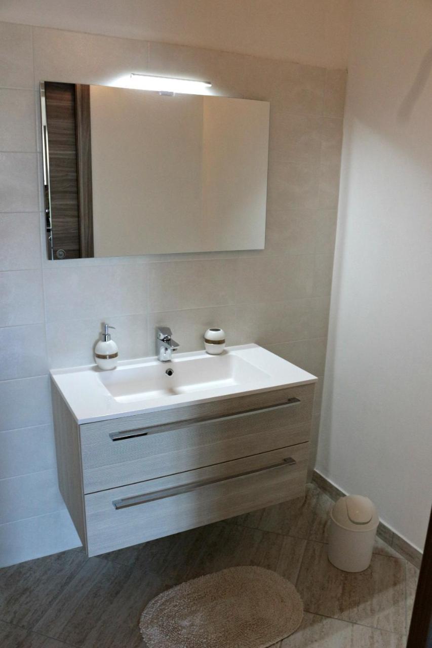 Paradeisos Residence Sas Somma Lombardo Ngoại thất bức ảnh