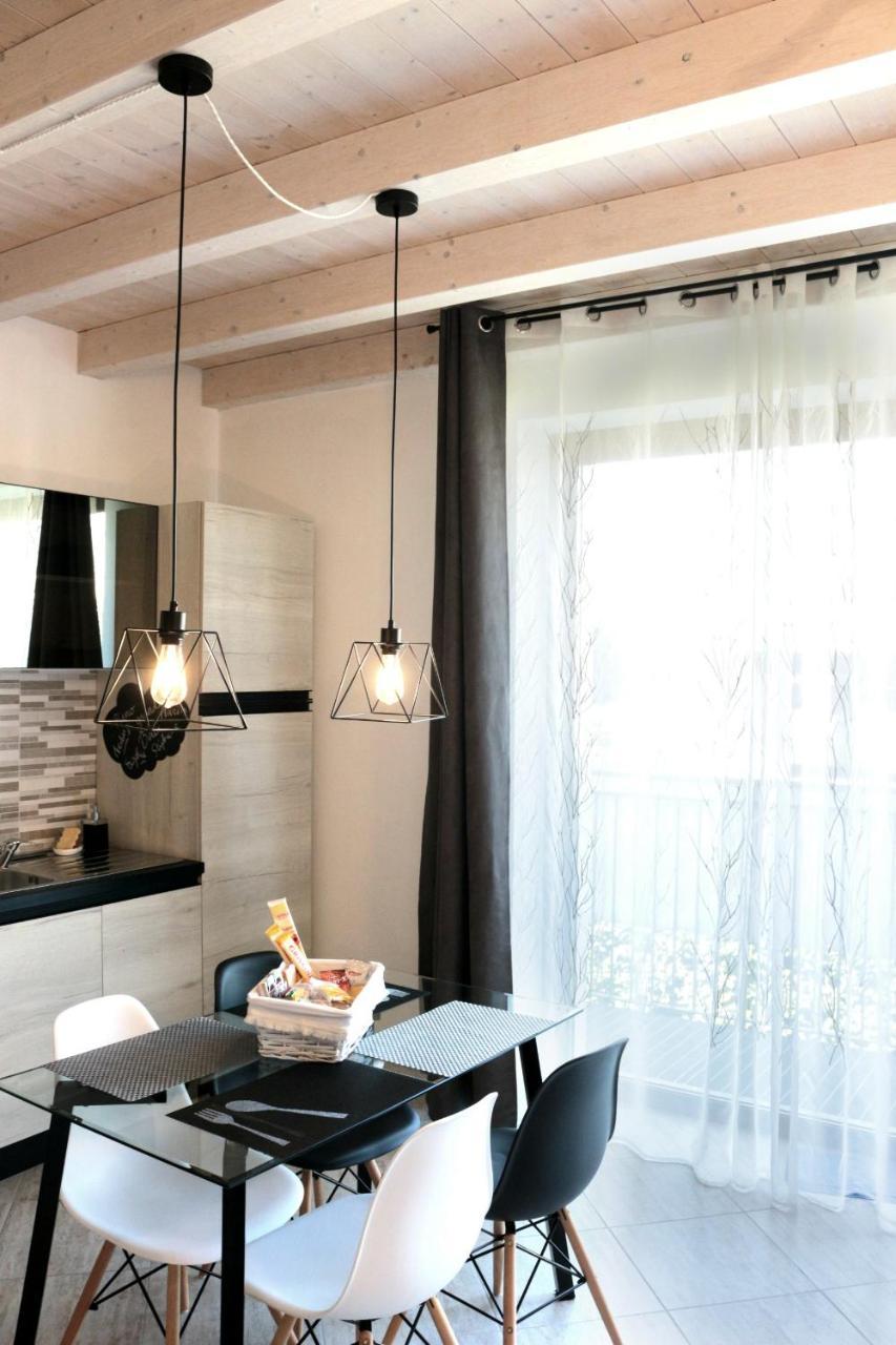 Paradeisos Residence Sas Somma Lombardo Ngoại thất bức ảnh